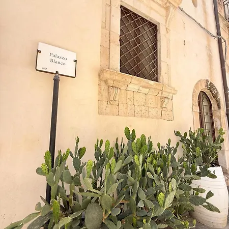 Lofty Palazzo Blanco *